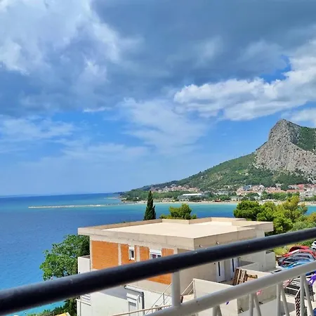 Apartment Aurel Omiš