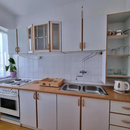 Aurel Apartment *