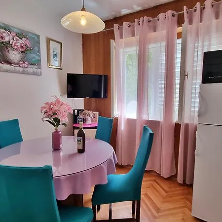 Aurel Apartamento *